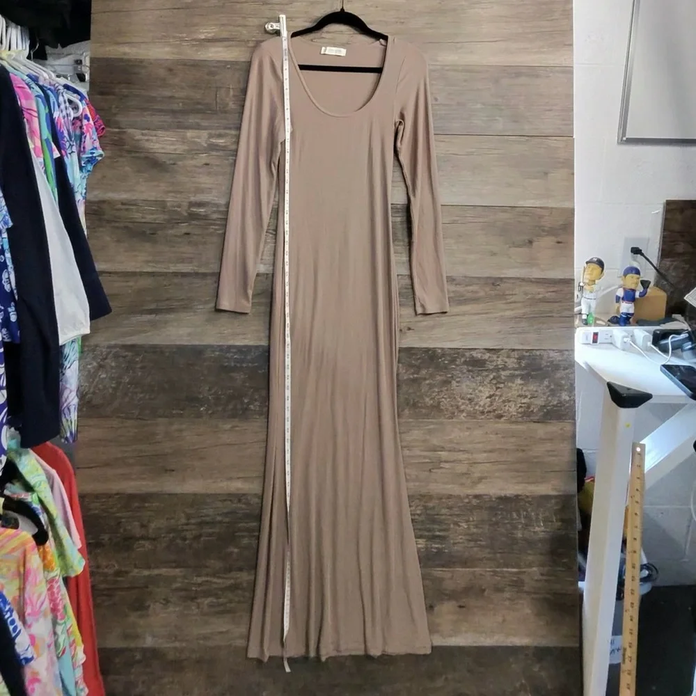 Abercrombie & Fitch Long-Sleeve Maxi Ribbed Dress in Taupe
